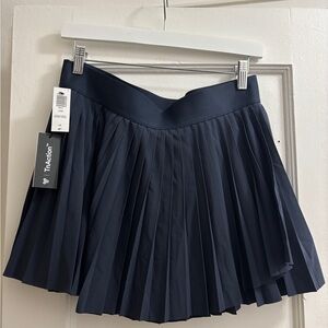 Aritzia TNA Active Navy Pleated Women's Skirt